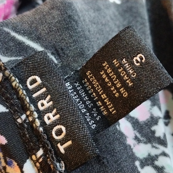 Torrid Black and Pink Ruffled Peplum Blouse - Picture 2 of 4